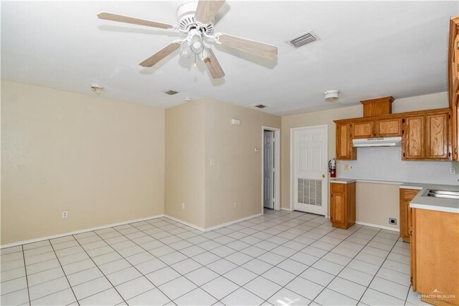 Building Photo - 8 Cisne St