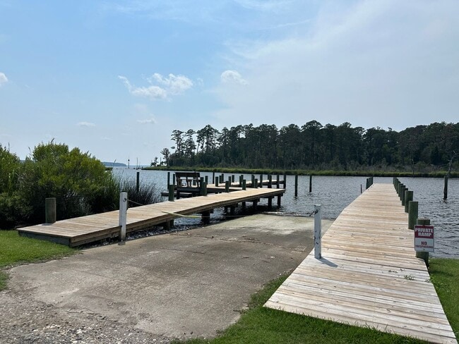 Building Photo - Beautiful Goose Creek Oasis