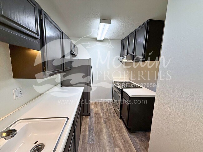 Building Photo - The Grove 2bd/1ba, Corner Unit