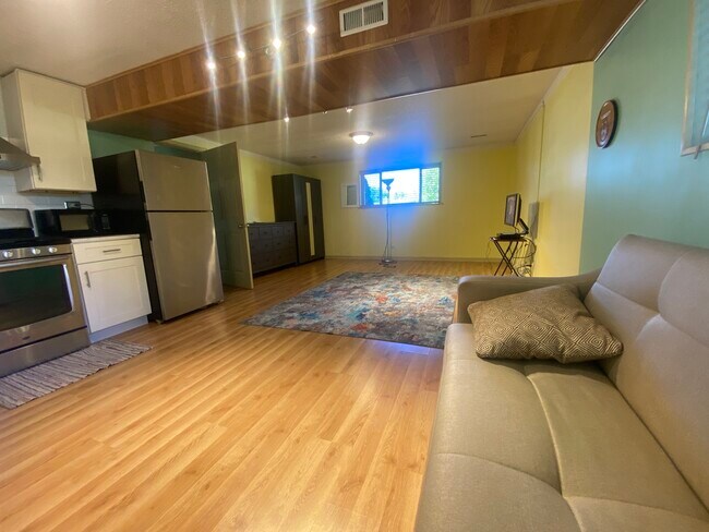 Building Photo - 709 S Salem Dr