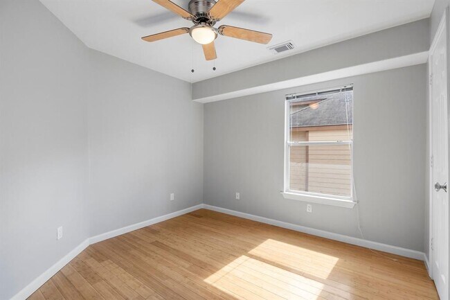 Building Photo - 67 S Burberry Park Cir