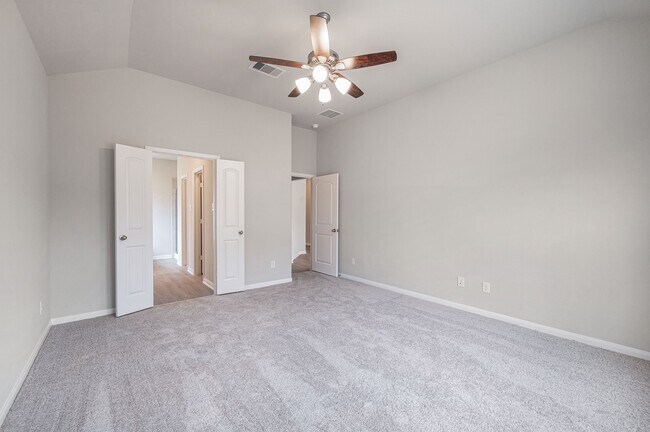 Building Photo - 12983 Skyline Dr