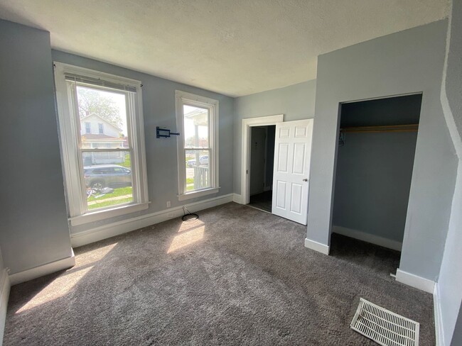 Building Photo - 4BR Davenport Home