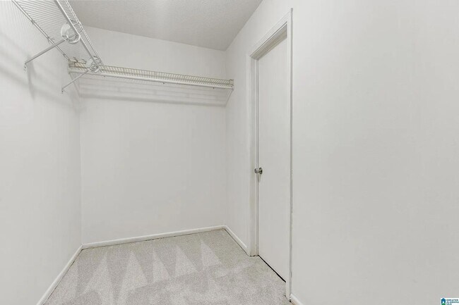 Building Photo - 406 Skyview Dr