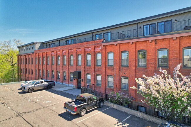 Building Photo - 234 S Main St