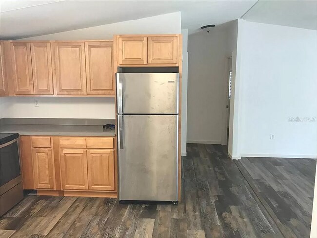 Building Photo - Updated 3 bed 2 bath