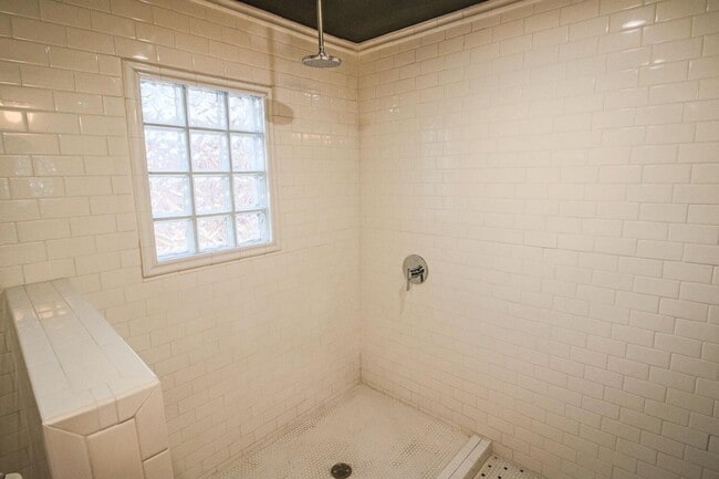 Building Photo - PRE LEASING for fall 2026! 4/2 in heart of Lubbock!