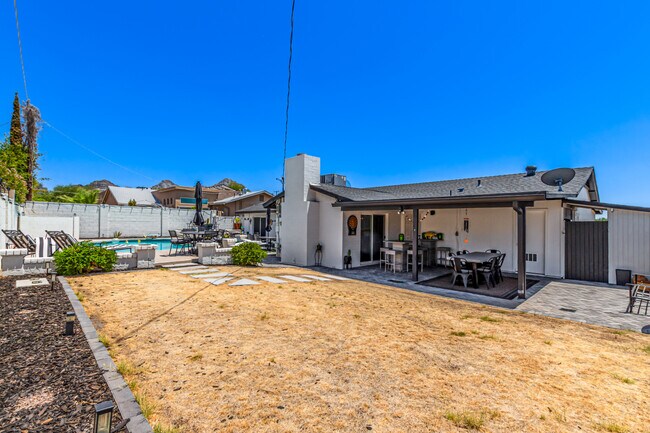 Building Photo - 1540 E El Camino Dr