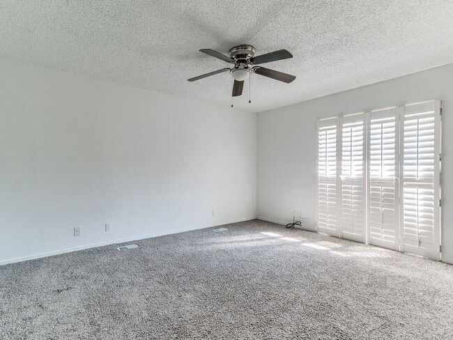 Building Photo - Beautiful 4 bedroom in South Tulsa and Union School District