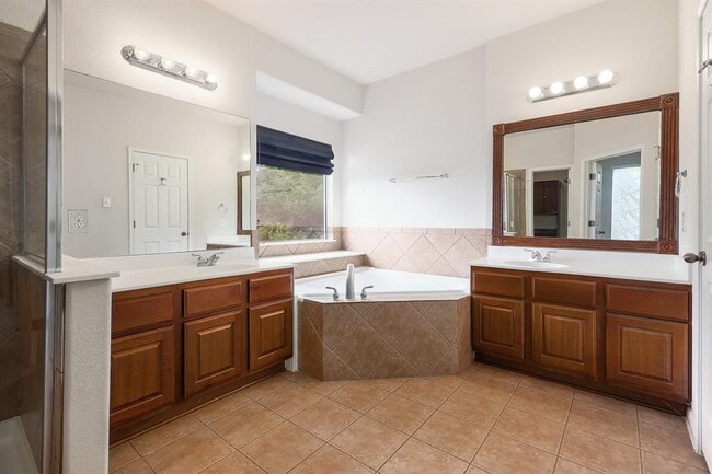 Building Photo - 13017 Appaloosa Chase Dr