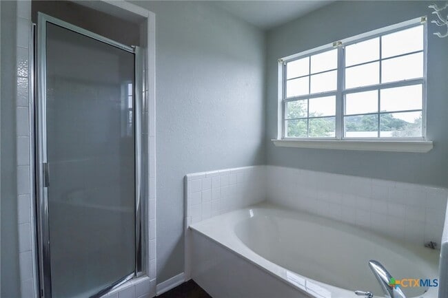 Building Photo - 1810 Mesa Oaks Cir