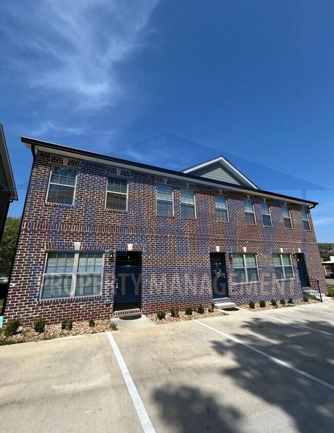 Building Photo - 4665 Fairfield Farm Rd