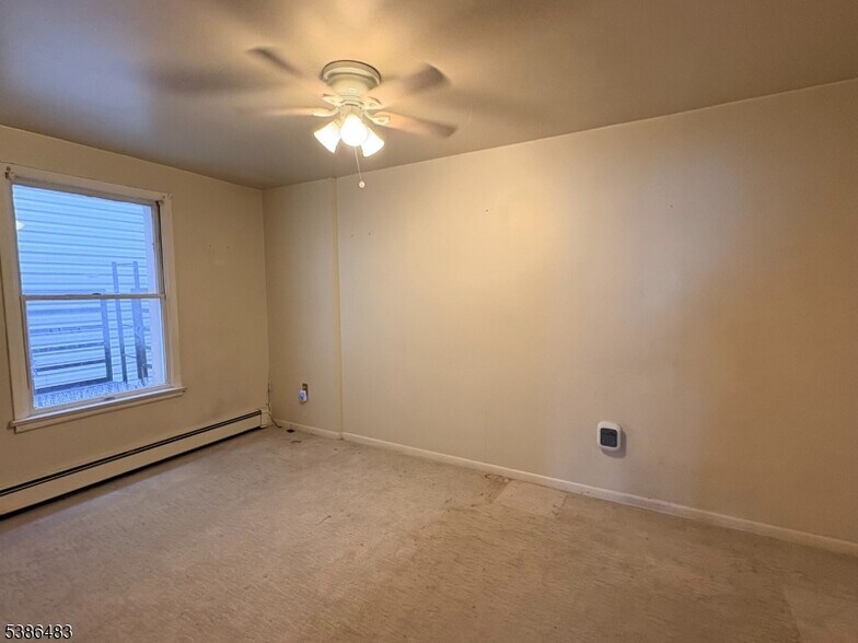 Building Photo - 82 Elm St