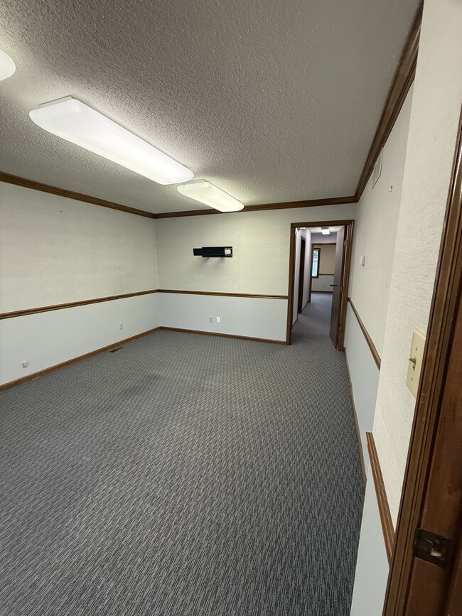 Building Photo - 1010 N University Blvd