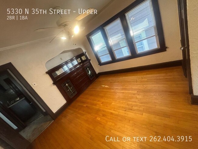 Building Photo - Spacious 2 Bedroom Upper