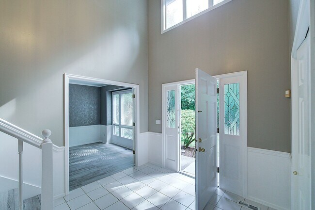 Building Photo - 4Bd/2.5Ba Sammamish Home