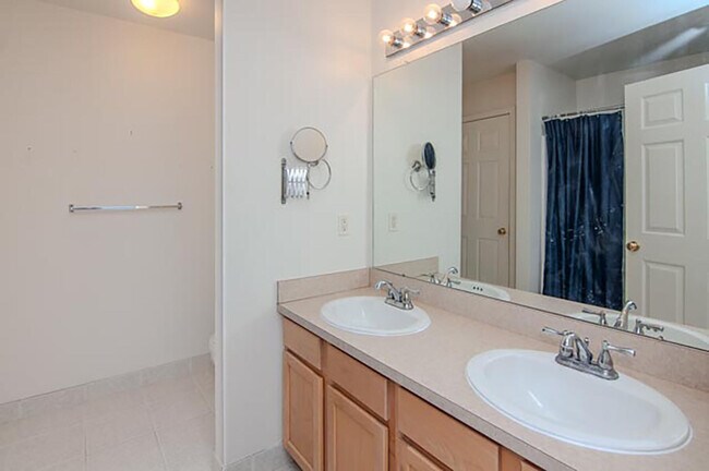 Building Photo - 448 Cherry Orchard Rd