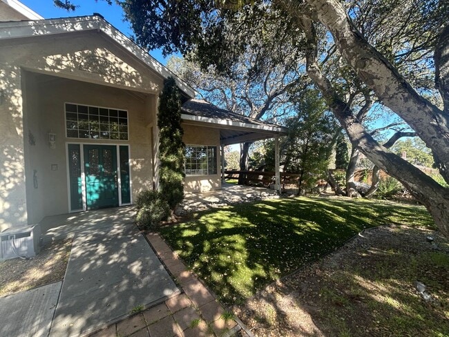 Building Photo - 142 Pine Canyon Rd