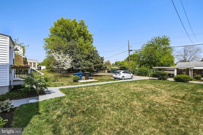 Building Photo - Newly Renovated Single Family home with Off Street Parking