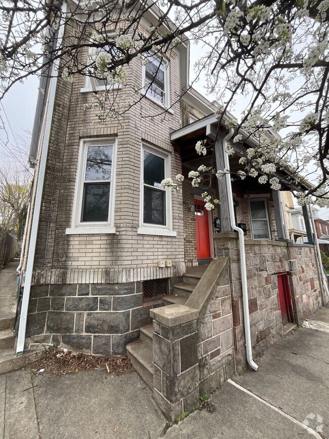 Building Photo - 43 S 13th St
