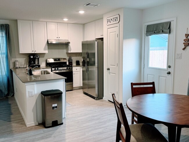 Building Photo - 722 Killdeer Trl