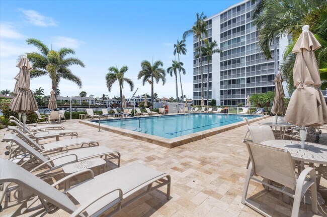 Building Photo - 3300 S Ocean Blvd