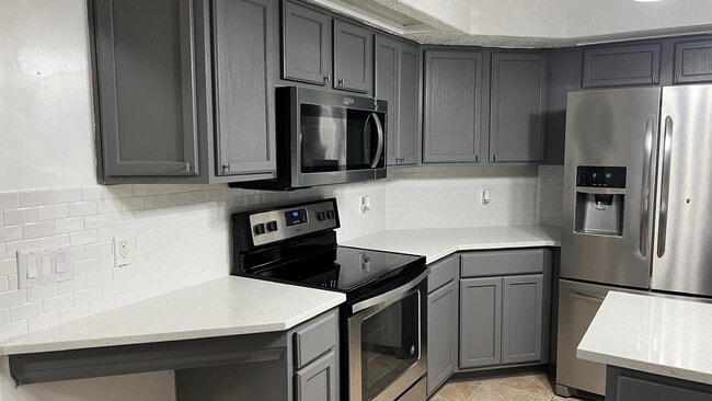 Building Photo - 9946 SE 64th Ave