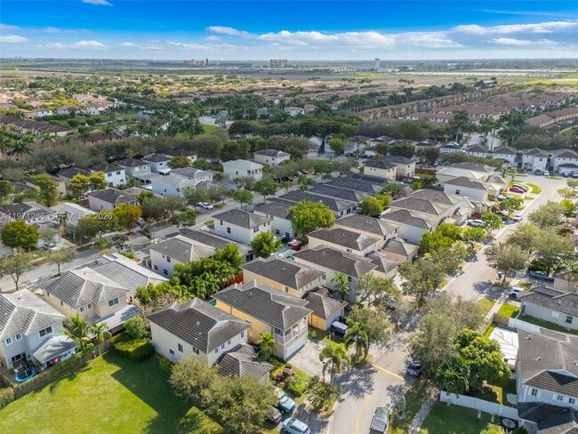 Building Photo - 239 SE 31st Terrace