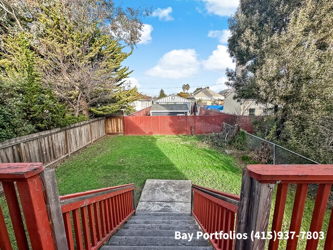 Building Photo - 1239 Haskell St