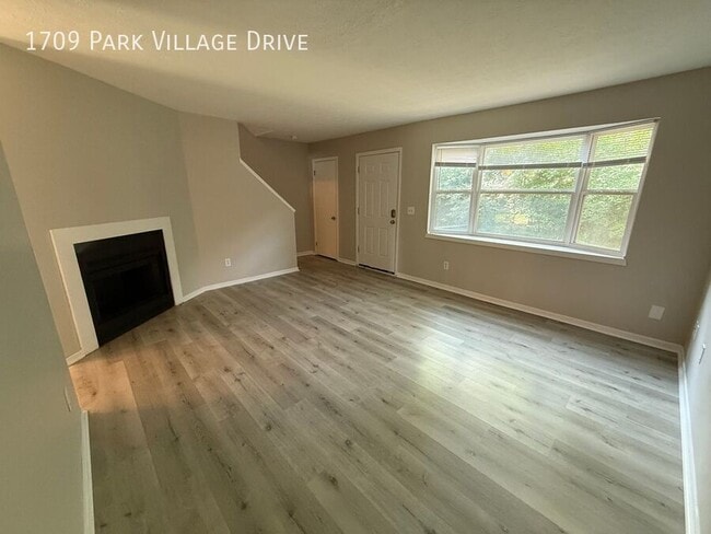 Building Photo - 1709 Park Village Dr