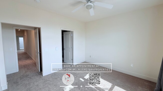 Building Photo - Beautiful two-story residence with 2 bedrooms, 2 bathrooms and balcony with views of the city loc...