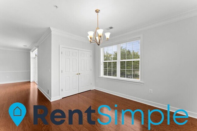 Building Photo - 15221 Royal Crest Dr