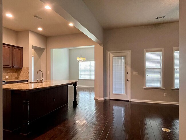 Building Photo - Deer Creek - 4BR/ 2 story/ 2500+SQFT