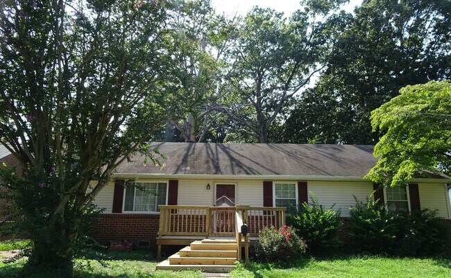 Primary Photo - 3 Bedroom 1 Bath Rancher Rental in North H...