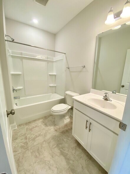 Building Photo - 2843 Macbeth Ln