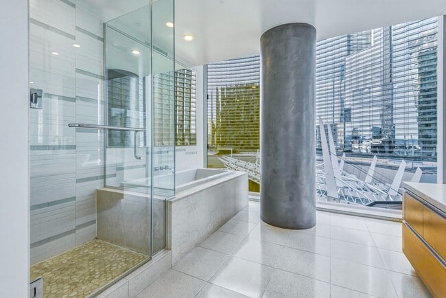 Building Photo - Veer Towers 602W-Strip and CityCenter Views form this Stunning 2Bd/2Ba Residence