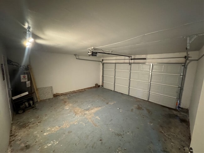 Building Photo - 3227 Fernrock Dr