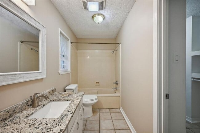 Building Photo - 508 Tanglewood Dr