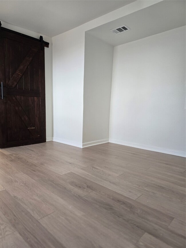 Building Photo - 505 Park Ln