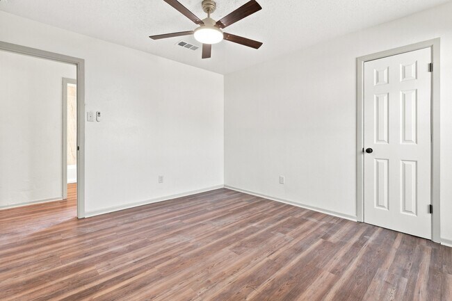 Building Photo - 3701 Englewood Ave
