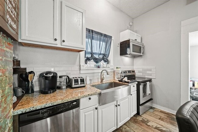 Building Photo - 3223 Avenue M