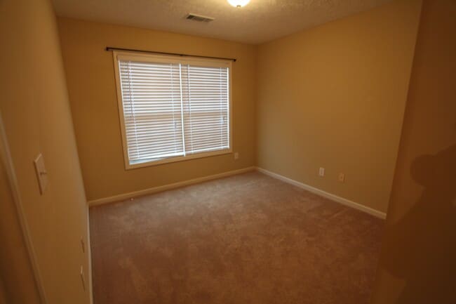 Building Photo - 2123 Cobblestone Dr