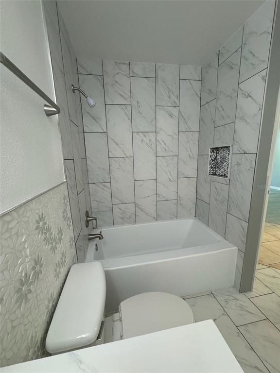 Building Photo - 611 Casterton Cir