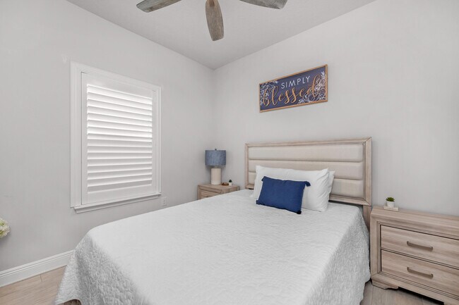 Building Photo - 382 Lightning Bug Ln