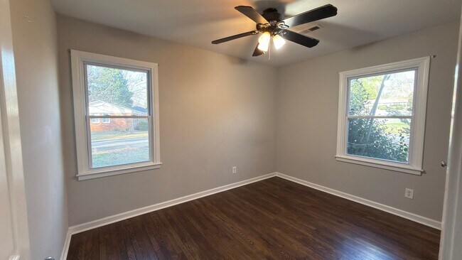 Building Photo - 2900 Edsel Pl