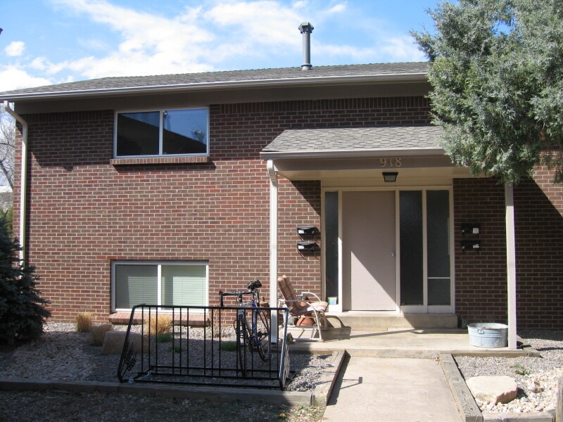 Building Photo - 918 James Ct