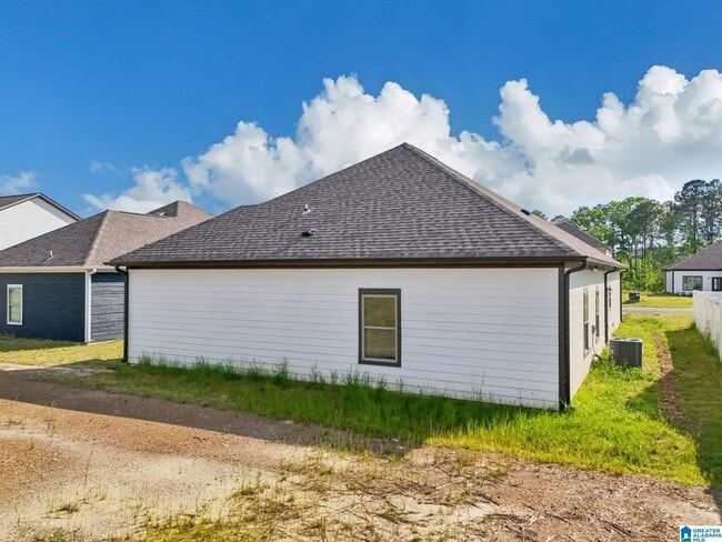 Building Photo - 152 Kings Wy