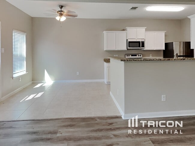 Building Photo - 1327 Tamarack Dr