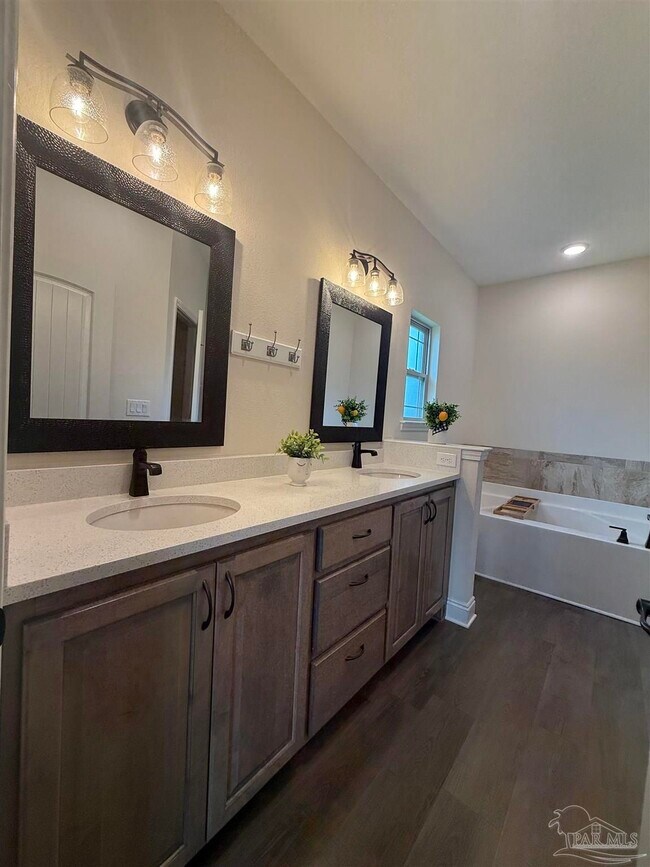 Building Photo - 5511 Micanopy Dr