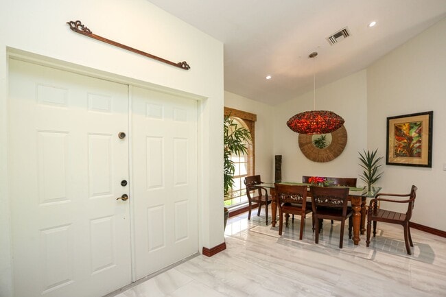 Building Photo - **TROPICAL PARADISE**3BEDS/2BATH POOL HOME...